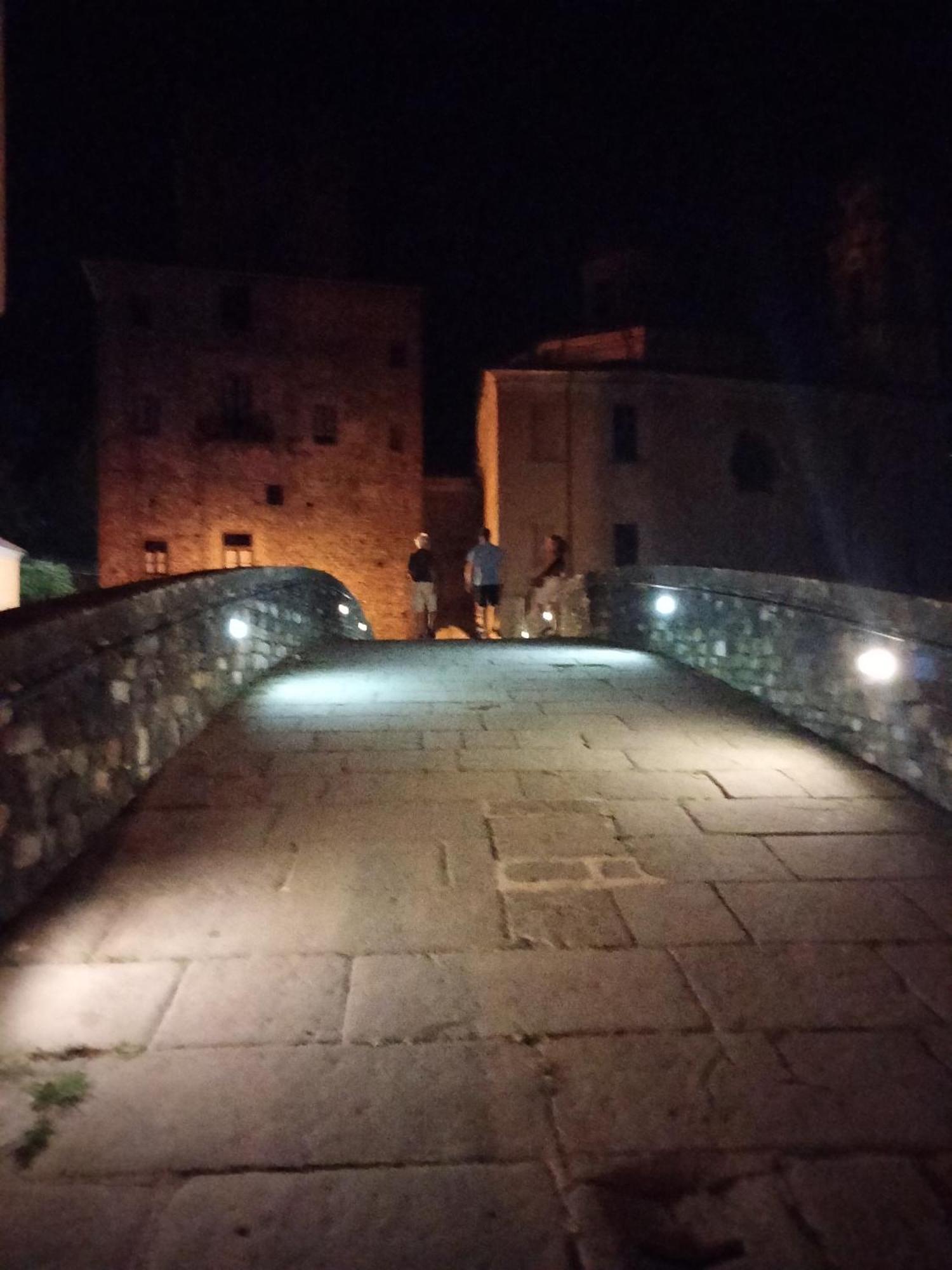 Tuscany, Pontremoli, Italy Swallows Court Lovely Sleeps 2 To 4 People Apartment Pontremoli