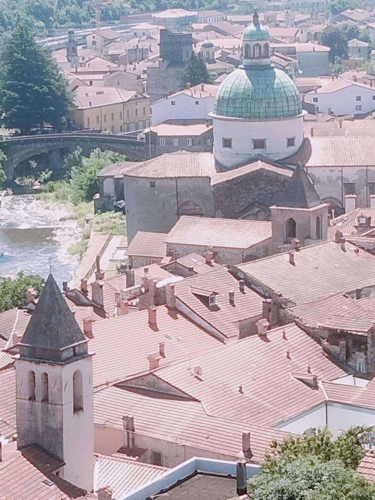 Tuscany, Pontremoli, Italy Swallows Court Lovely Sleeps 2 To 4 People *