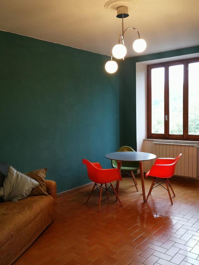 Tuscany, Pontremoli, Italy Swallows Court Lovely Sleeps 2 To 4 People Appartement Pontremoli
