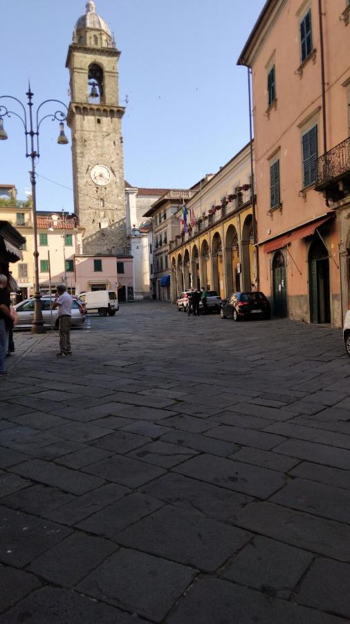 Tuscany, Pontremoli, Italy Swallows Court Lovely Sleeps 2 To 4 People Appartement Pontremoli