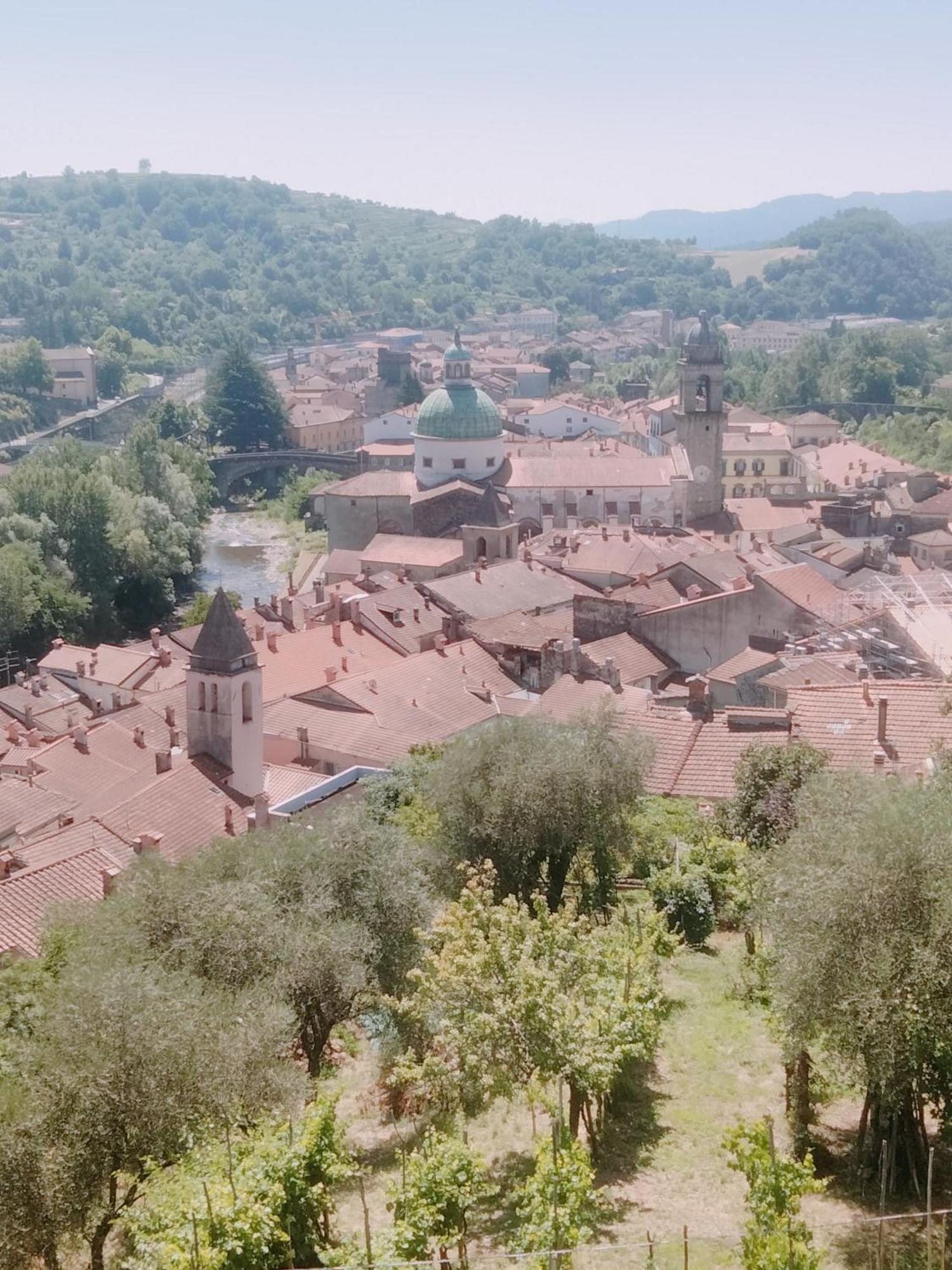 Tuscany, Pontremoli, Italy Swallows Court Lovely Sleeps 2 To 4 People Appartement *