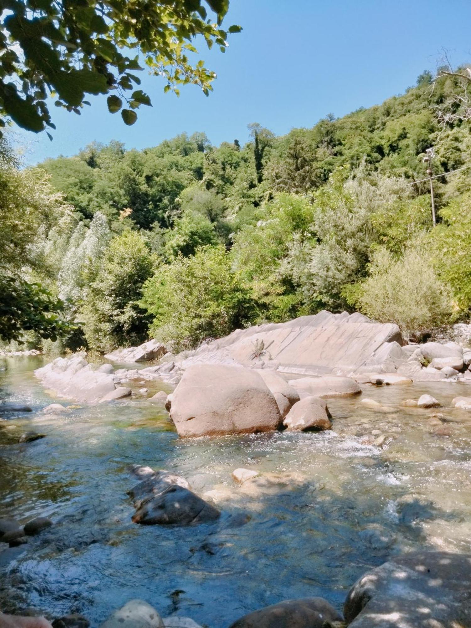 Tuscany, Pontremoli, Italy Swallows Court Lovely Sleeps 2 To 4 People Appartement *